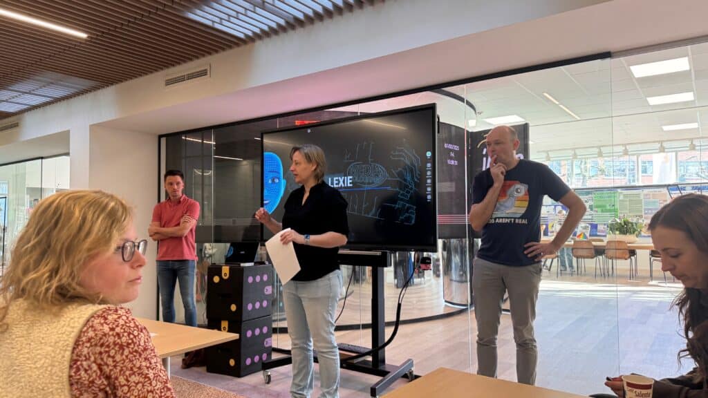 Diana en Remke samen met Simon Hanemaaijer van Lexi.